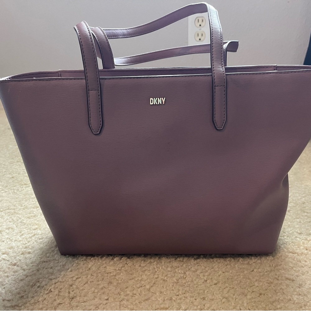 DKNY Tote in Mauve